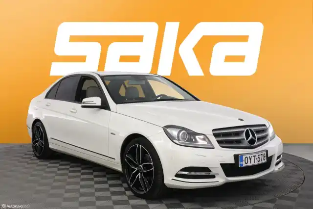 Valkoinen Sedan, Mercedes-Benz C – OYT-578
