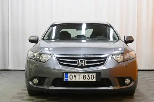 Harmaa Sedan, Honda Accord – OYT-830