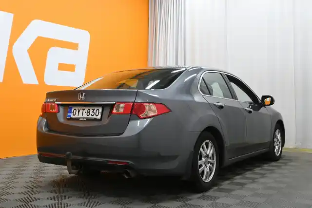 Harmaa Sedan, Honda Accord – OYT-830