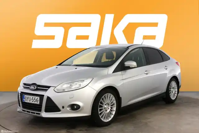 Harmaa Sedan, Ford Focus – OYU-556