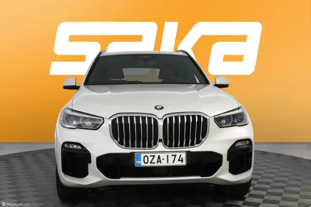 Valkoinen Maastoauto, BMW X5 – OZA-174