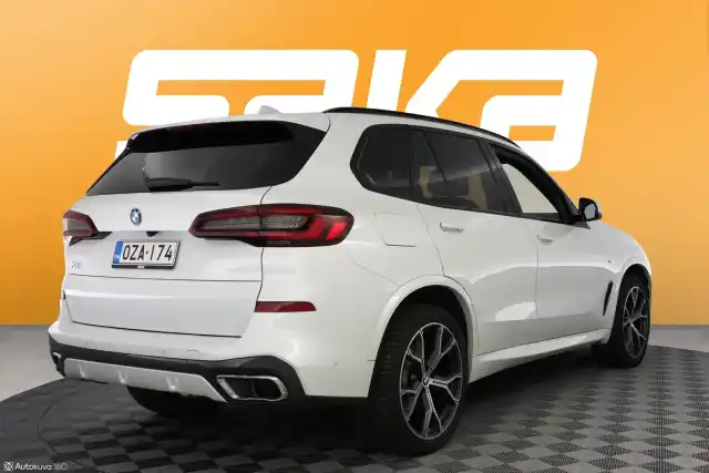 Valkoinen Maastoauto, BMW X5 – OZA-174