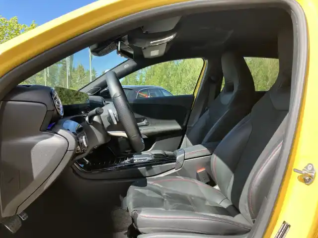 Keltainen Viistoperä, Mercedes-Benz A – OZB-352