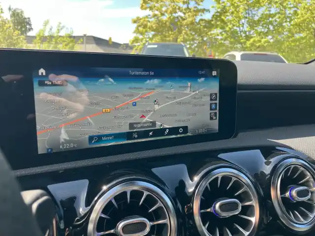 Keltainen Viistoperä, Mercedes-Benz A – OZB-352