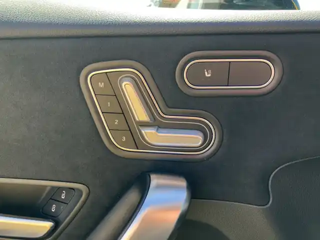 Keltainen Viistoperä, Mercedes-Benz A – OZB-352
