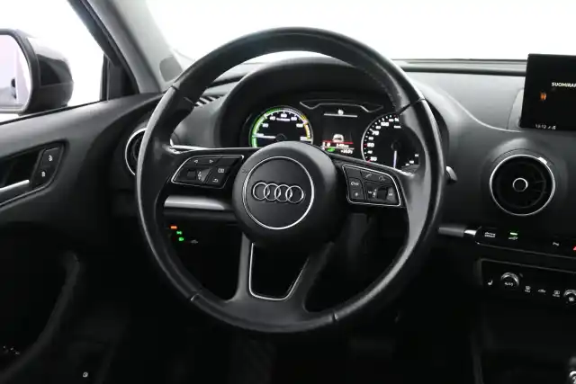 Musta Viistoperä, Audi A3 – OZB-500