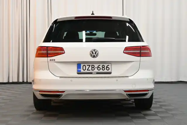 Valkoinen Farmari, Volkswagen Passat – OZB-686