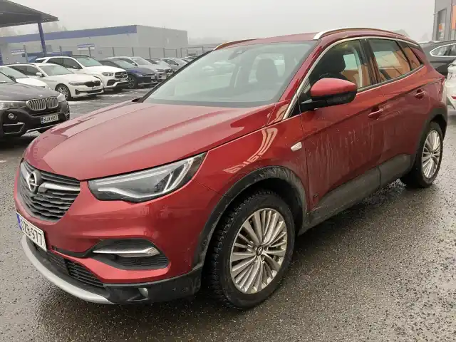 Punainen Maastoauto, Opel Grandland X – OZB-977