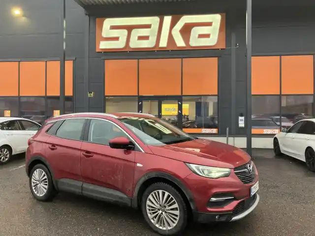 Punainen Maastoauto, Opel Grandland X – OZB-977