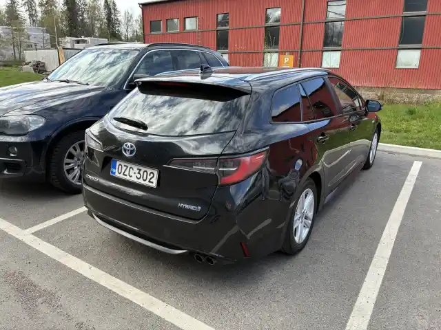 Musta Farmari, Toyota Corolla – OZC-302