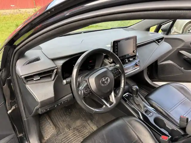 Musta Farmari, Toyota Corolla – OZC-302