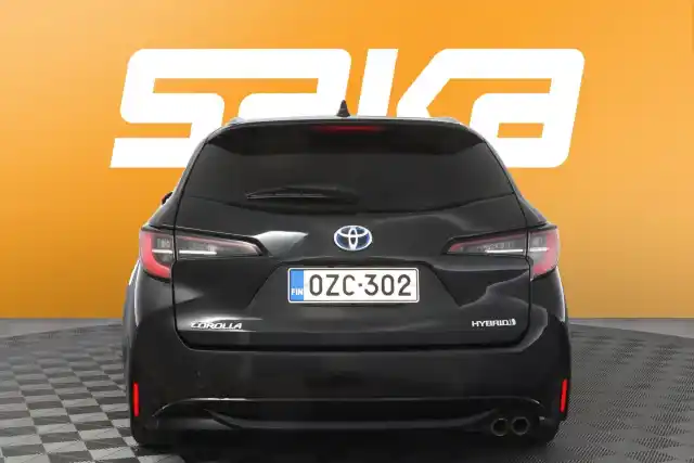 Musta Farmari, Toyota Corolla – OZC-302