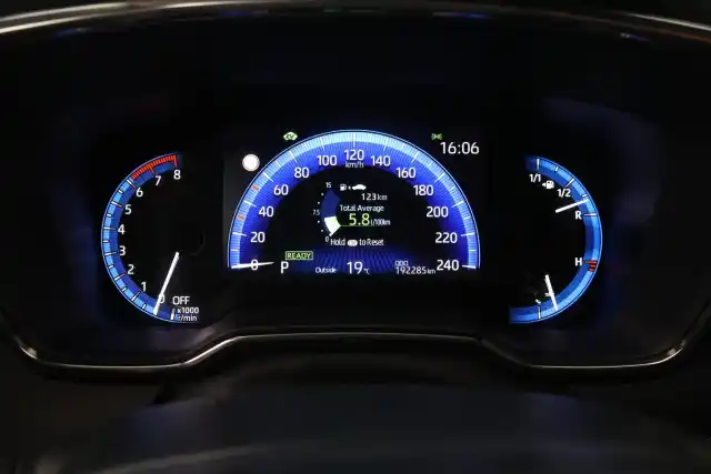 Musta Farmari, Toyota Corolla – OZC-302
