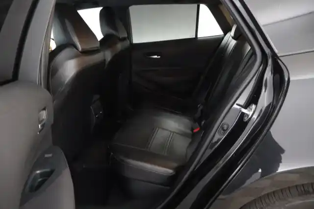 Musta Farmari, Toyota Corolla – OZC-302