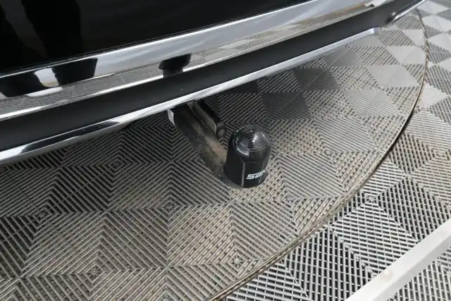 Musta Maastoauto, Mercedes-Benz GLE – OZF-247