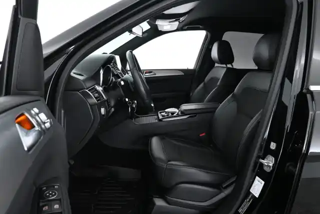 Musta Maastoauto, Mercedes-Benz GLE – OZF-247