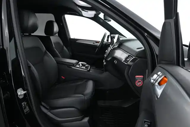 Musta Maastoauto, Mercedes-Benz GLE – OZF-247