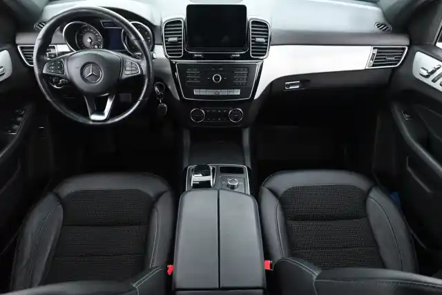 Musta Maastoauto, Mercedes-Benz GLE – OZF-247