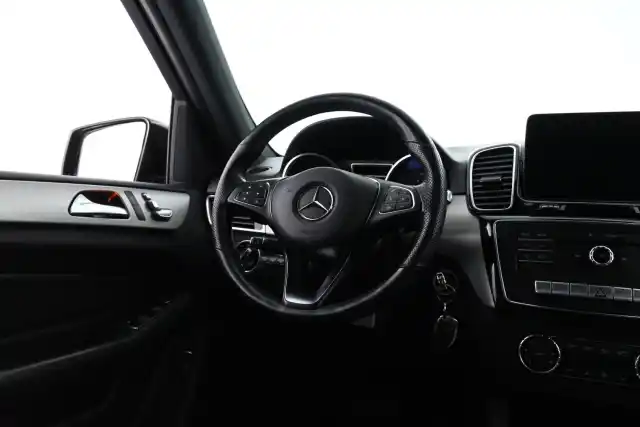Musta Maastoauto, Mercedes-Benz GLE – OZF-247