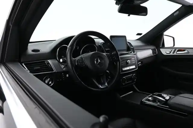Musta Maastoauto, Mercedes-Benz GLE – OZF-247