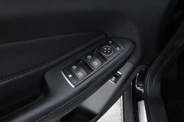 Musta Maastoauto, Mercedes-Benz GLE – OZF-247