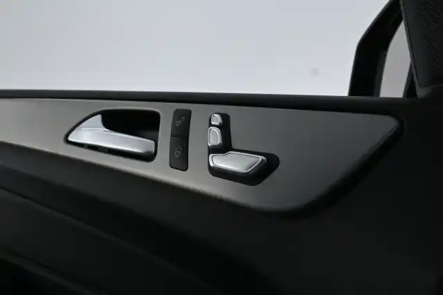 Musta Maastoauto, Mercedes-Benz GLE – OZF-247
