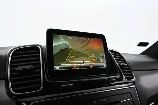 Musta Maastoauto, Mercedes-Benz GLE – OZF-247