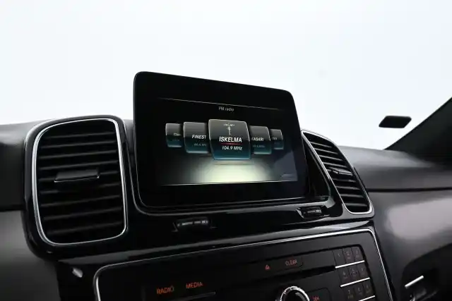 Musta Maastoauto, Mercedes-Benz GLE – OZF-247