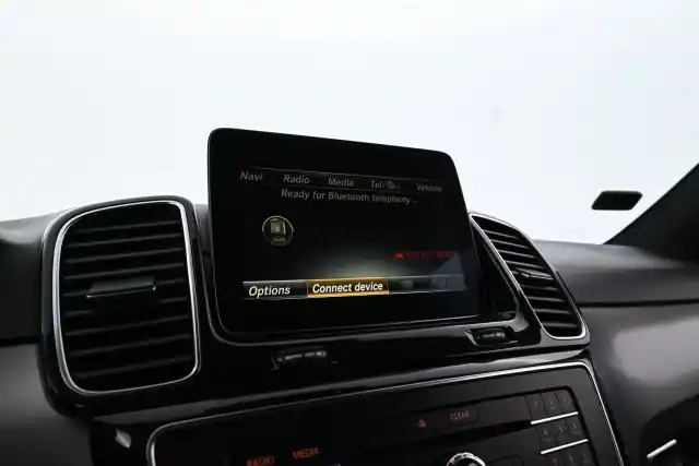 Musta Maastoauto, Mercedes-Benz GLE – OZF-247