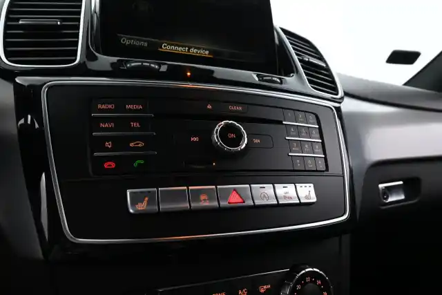 Musta Maastoauto, Mercedes-Benz GLE – OZF-247