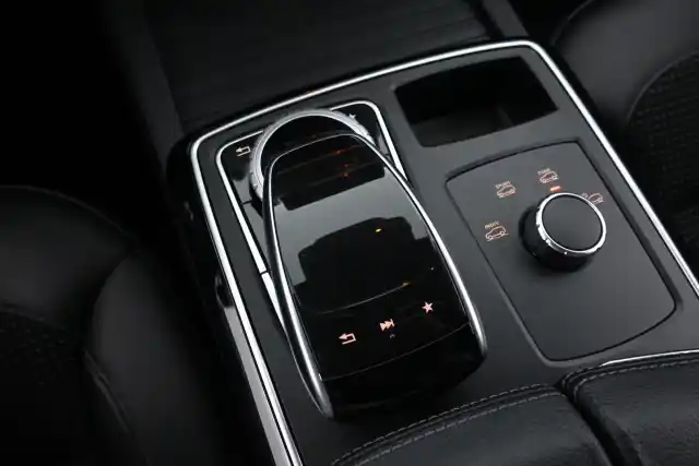 Musta Maastoauto, Mercedes-Benz GLE – OZF-247