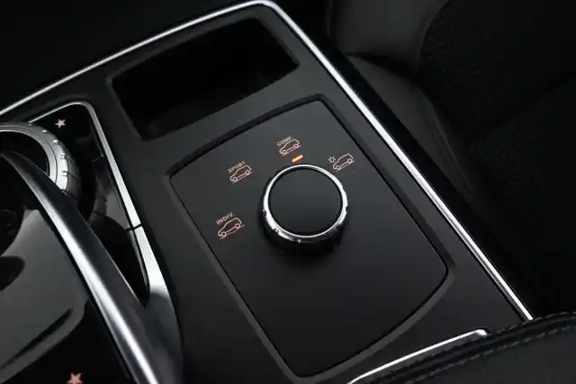 Musta Maastoauto, Mercedes-Benz GLE – OZF-247