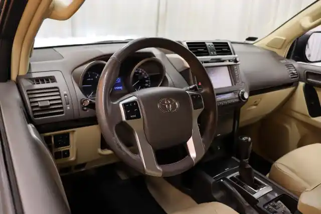 Ruskea (beige) Maastoauto, Toyota LAND CRUISER – OZF-443