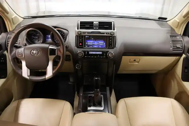 Ruskea (beige) Maastoauto, Toyota LAND CRUISER – OZF-443