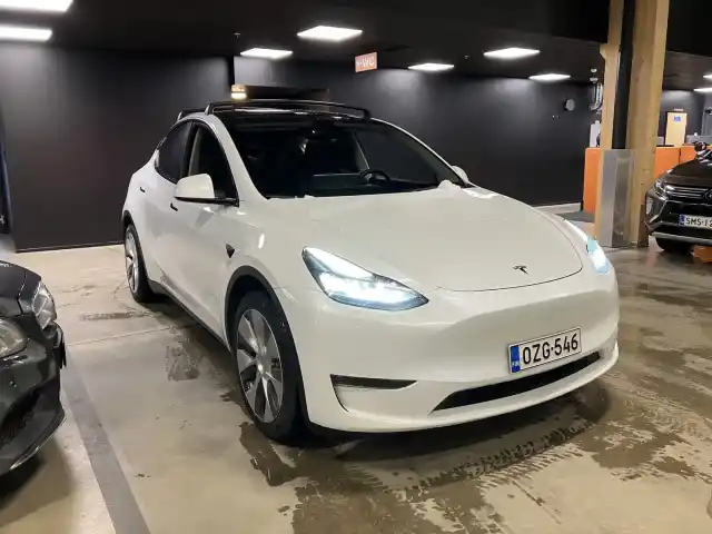 Valkoinen Maastoauto, Tesla Model Y – OZG-546