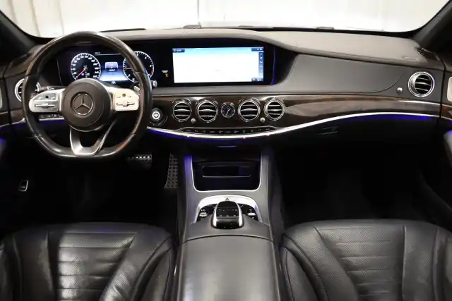 Musta Sedan, Mercedes-Benz S – OZG-990