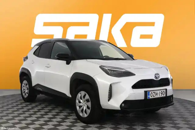 Valkoinen Maastoauto, Toyota Yaris Cross – OZH-190