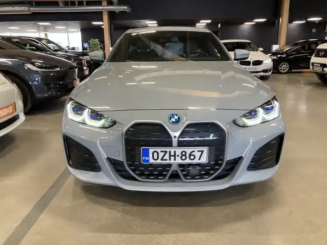 Harmaa Sedan, BMW i4 – OZH-867