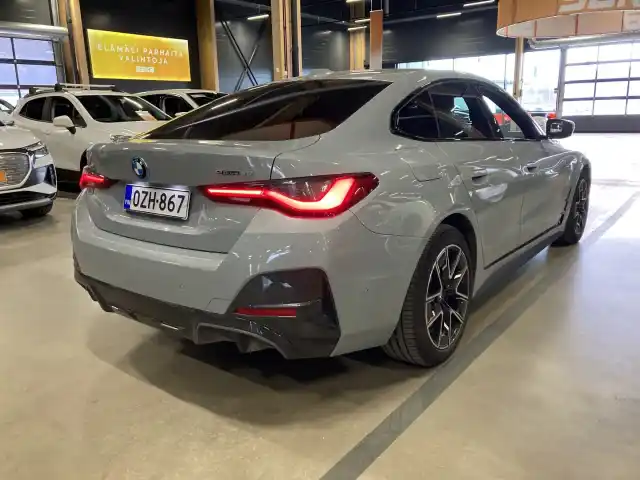 Harmaa Sedan, BMW i4 – OZH-867