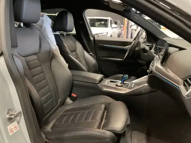 Harmaa Sedan, BMW i4 – OZH-867