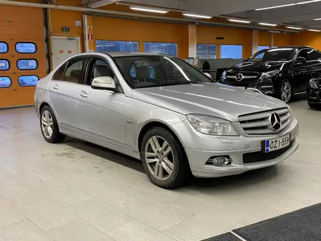 Hopea Sedan, Mercedes-Benz C – OZI-559