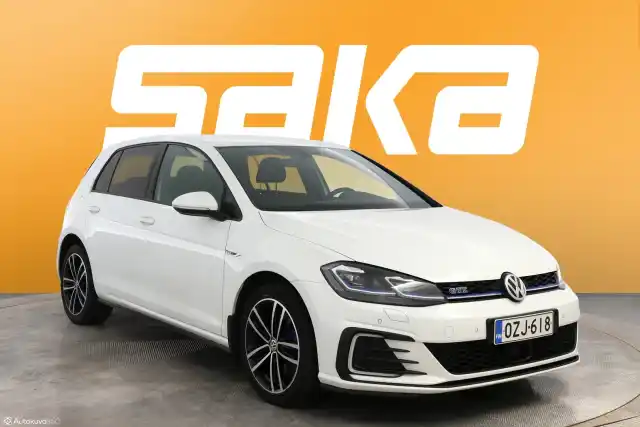 Valkoinen Viistoperä, Volkswagen Golf – OZJ-618