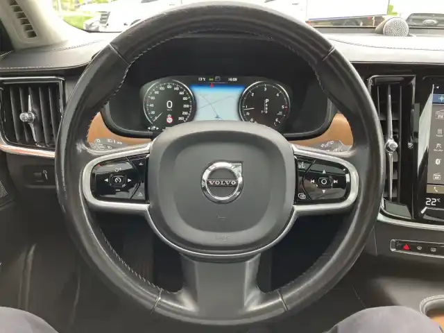Harmaa Farmari, Volvo V90 – OZJ-947