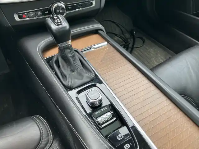 Harmaa Farmari, Volvo V90 – OZJ-947
