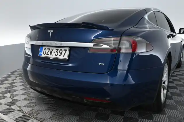 Sininen Sedan, Tesla Model S – OZK-397