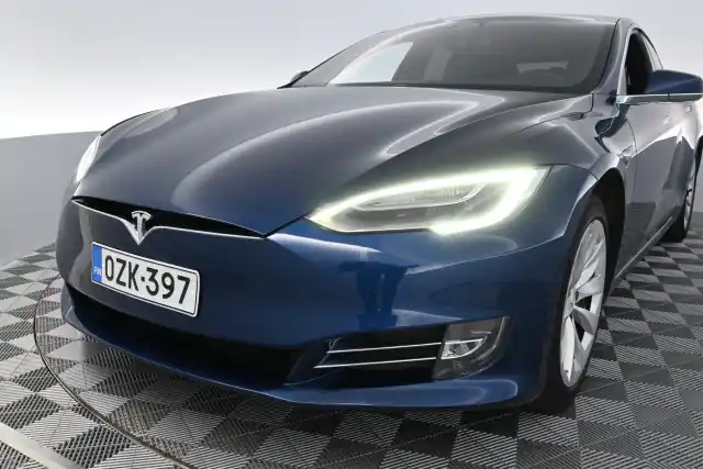 Sininen Sedan, Tesla Model S – OZK-397