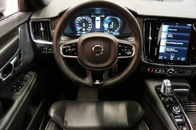 Hopea Sedan, Volvo S90 – OZL-836