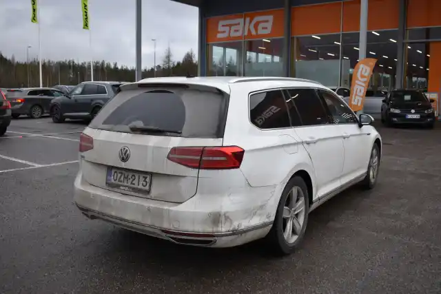 Valkoinen Farmari, Volkswagen Passat – OZM-213