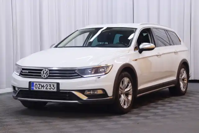 Valkoinen Farmari, Volkswagen Passat – OZM-233