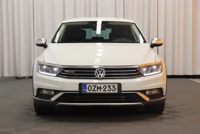 Valkoinen Farmari, Volkswagen Passat – OZM-233